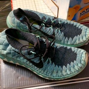 Nike Fly knit 3.0  sneakers Men's size 10.5